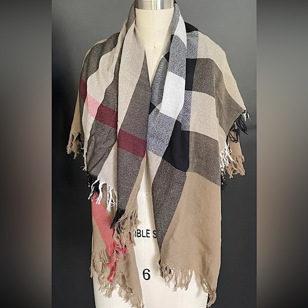 100% Authentic Burberry House Check Scarf 110cm X 110cm 100% Merino Wool